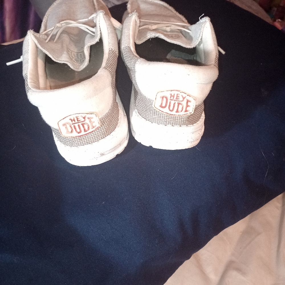 Hey dudes ! Wally stitch! Size 10 in women's, 8 in mens. Good used condition.